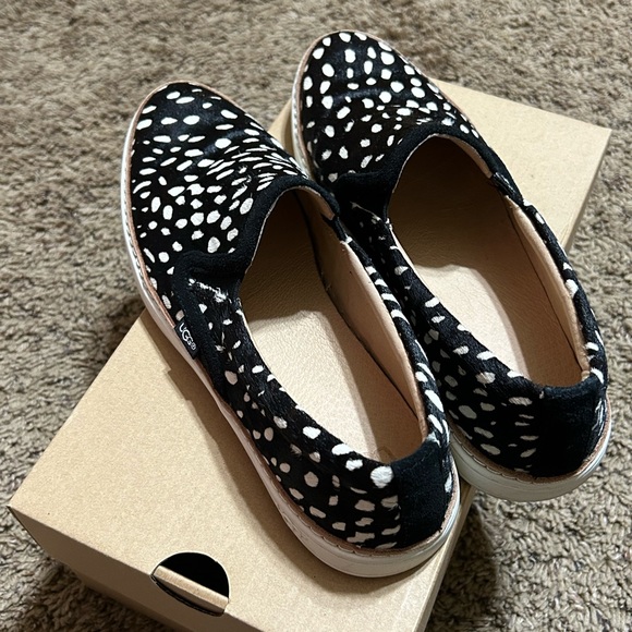 UGG - Picture 9 of 9